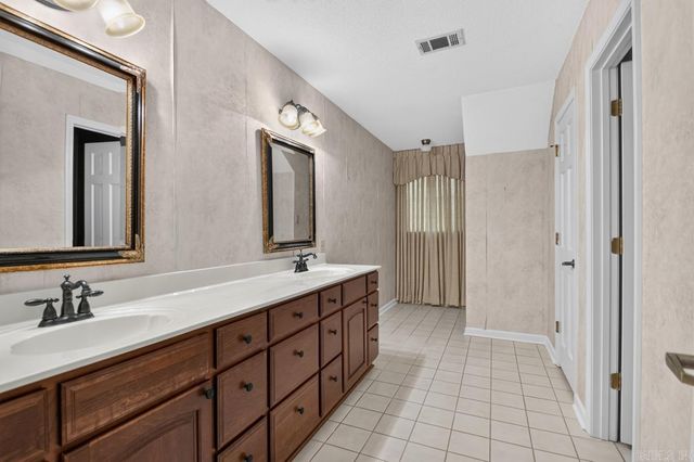 114 Illinois Bayou Drive, Sherwood, AR 72120