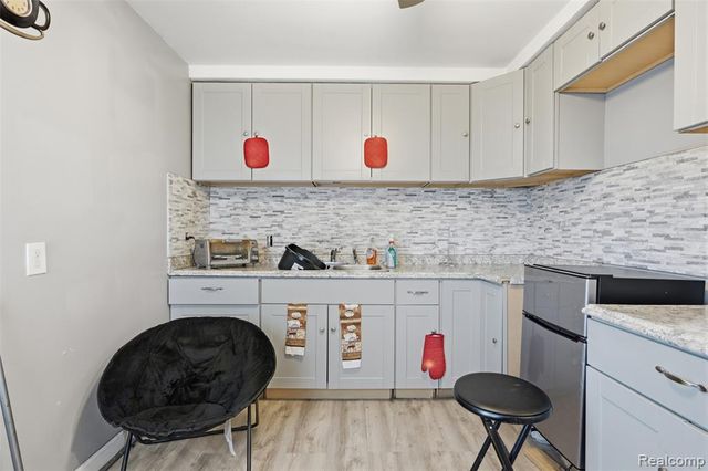 10075 Elmira Street, Detroit, MI 48204