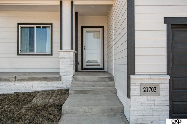 21702 Hampton Drive, Gretna, NE 68028