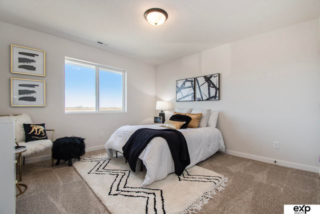 21702 Hampton Drive, Gretna, NE 68028