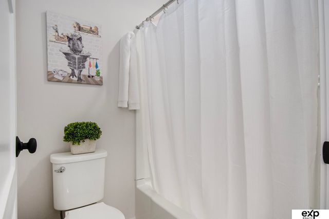 21702 Hampton Drive, Gretna, NE 68028