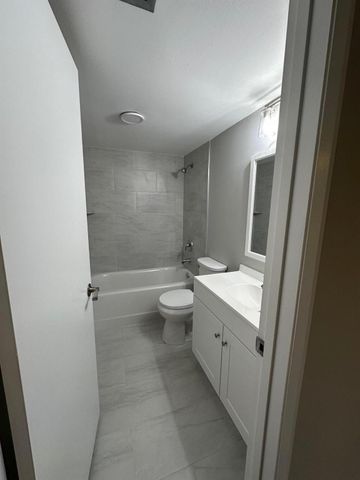 3462 NE Causeway Boulevard 204, Jensen Beach, FL 34957