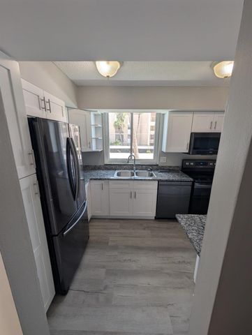 3462 NE Causeway Boulevard 204, Jensen Beach, FL 34957
