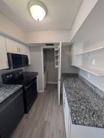 3462 NE Causeway Boulevard 204, Jensen Beach, FL 34957