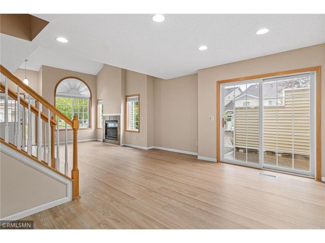 1900 Hawthorne Point, Hudson, WI 54016