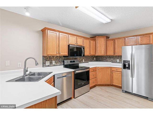 1900 Hawthorne Point, Hudson, WI 54016