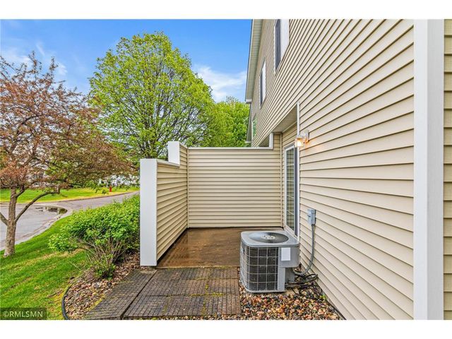 1900 Hawthorne Point, Hudson, WI 54016