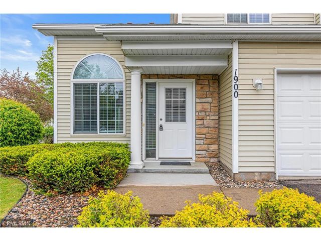 1900 Hawthorne Point, Hudson, WI 54016