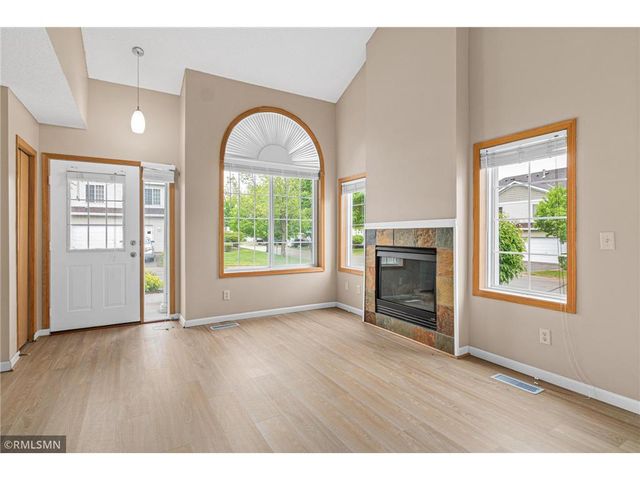 1900 Hawthorne Point, Hudson, WI 54016
