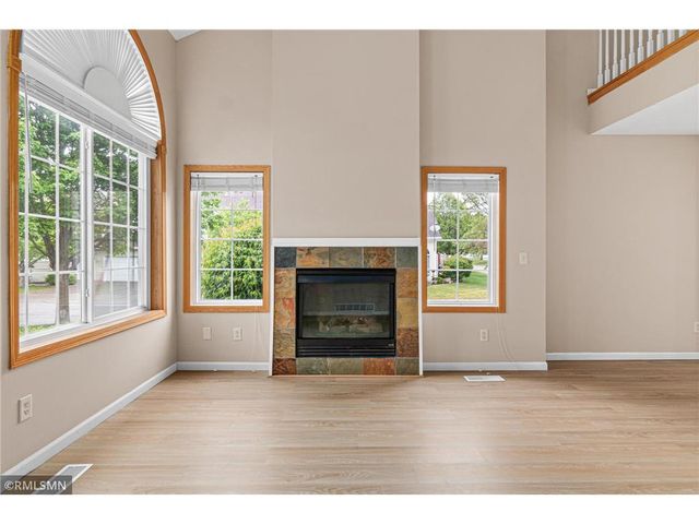 1900 Hawthorne Point, Hudson, WI 54016