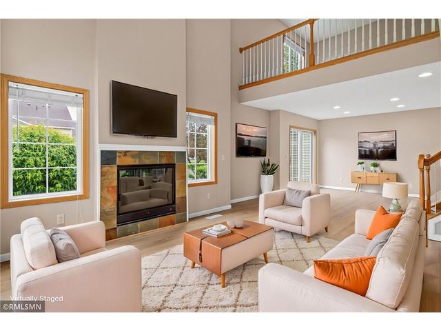 1900 Hawthorne Point, Hudson, WI 54016