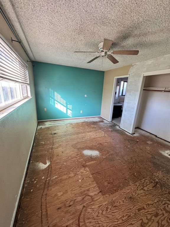 Image 10 of property listing at 107 W Richert Avenue, Clovis, CA 93612