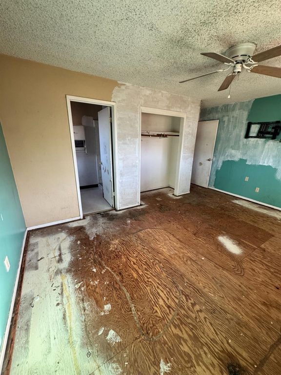 Image 12 of property listing at 107 W Richert Avenue, Clovis, CA 93612