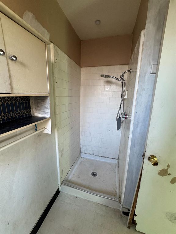 Image 14 of property listing at 107 W Richert Avenue, Clovis, CA 93612