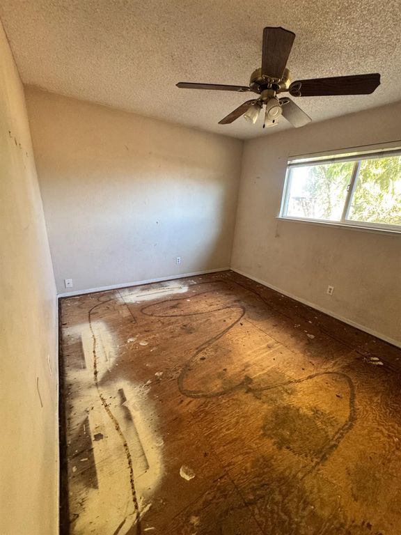 Image 15 of property listing at 107 W Richert Avenue, Clovis, CA 93612