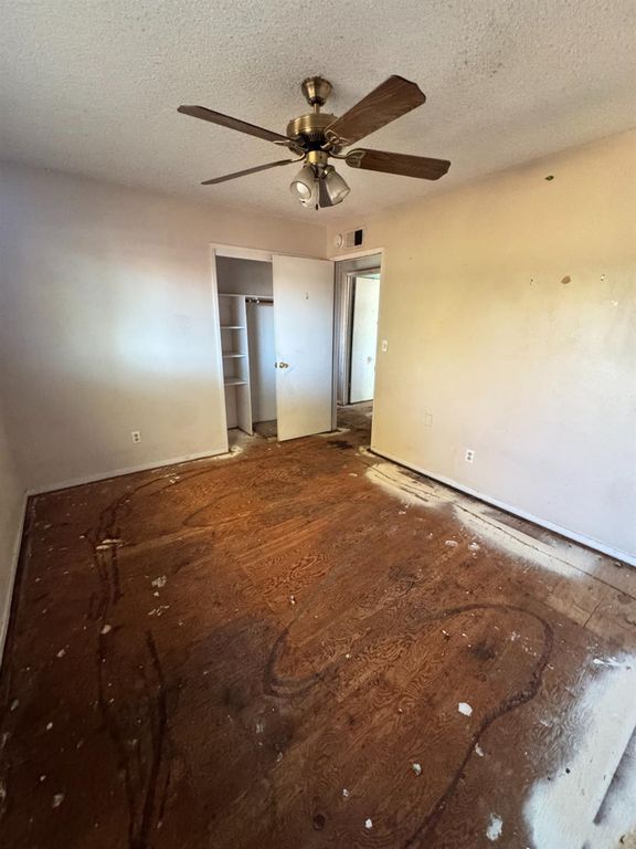 Image 16 of property listing at 107 W Richert Avenue, Clovis, CA 93612