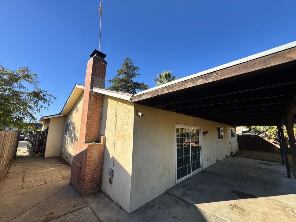Image 20 of property listing at 107 W Richert Avenue, Clovis, CA 93612