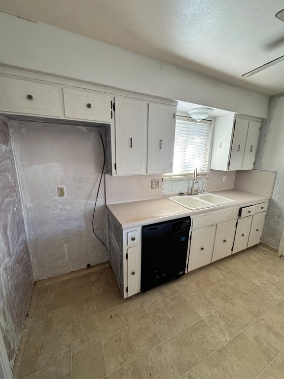 Image 28 of property listing at 107 W Richert Avenue, Clovis, CA 93612