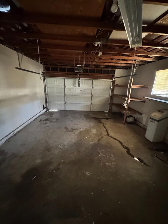Image 3 of property listing at 107 W Richert Avenue, Clovis, CA 93612