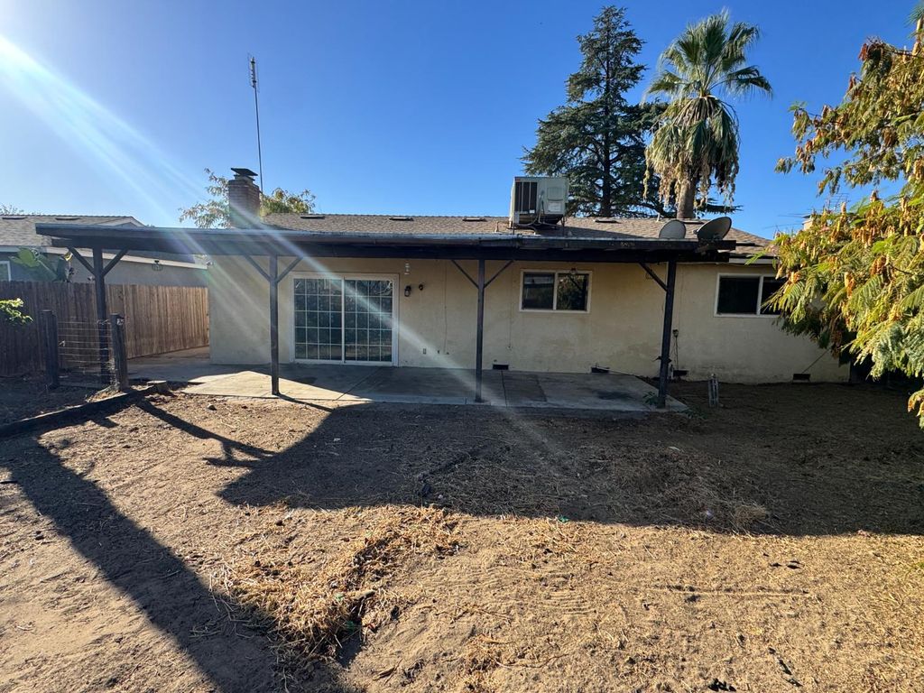 Image 32 of property listing at 107 W Richert Avenue, Clovis, CA 93612