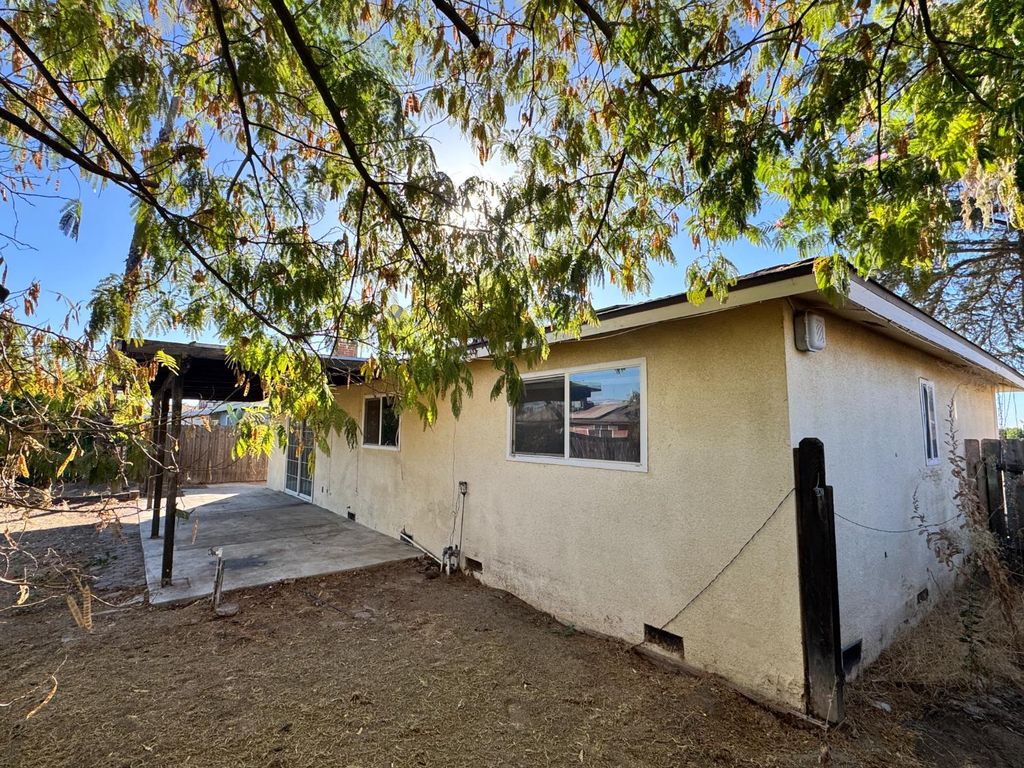 Image 33 of property listing at 107 W Richert Avenue, Clovis, CA 93612