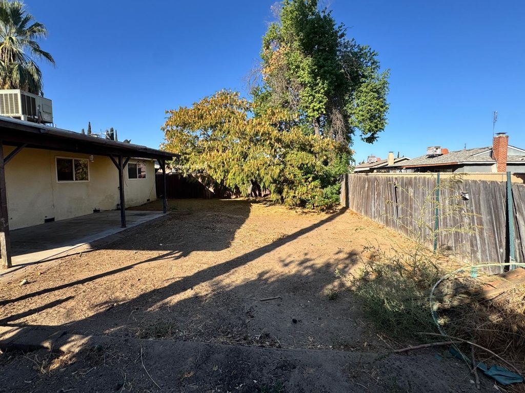 Image 34 of property listing at 107 W Richert Avenue, Clovis, CA 93612