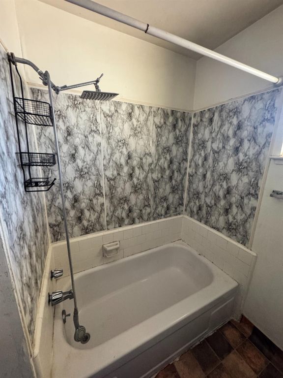 Image 7 of property listing at 107 W Richert Avenue, Clovis, CA 93612