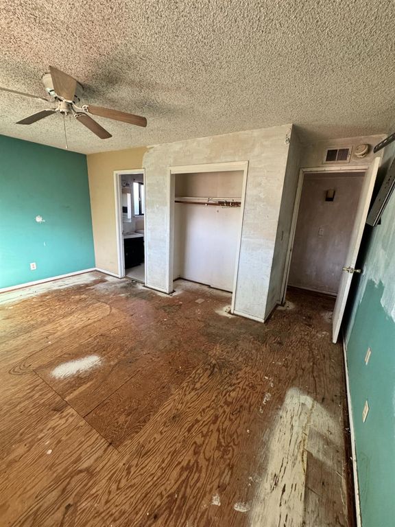 Image 9 of property listing at 107 W Richert Avenue, Clovis, CA 93612