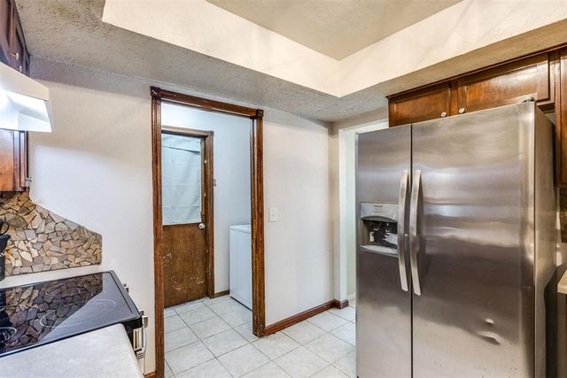 1011 Royal Lane, Yukon, OK 73099