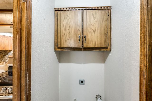 1011 Royal Lane, Yukon, OK 73099