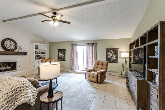1011 Royal Lane, Yukon, OK 73099