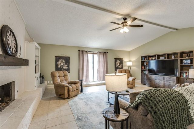 1011 Royal Lane, Yukon, OK 73099