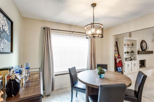 1011 Royal Lane, Yukon, OK 73099