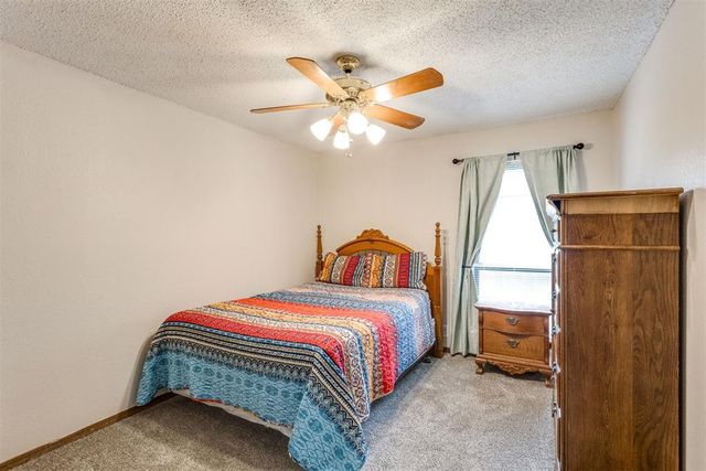 1011 Royal Lane, Yukon, OK 73099