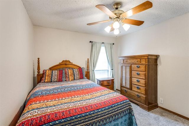 1011 Royal Lane, Yukon, OK 73099