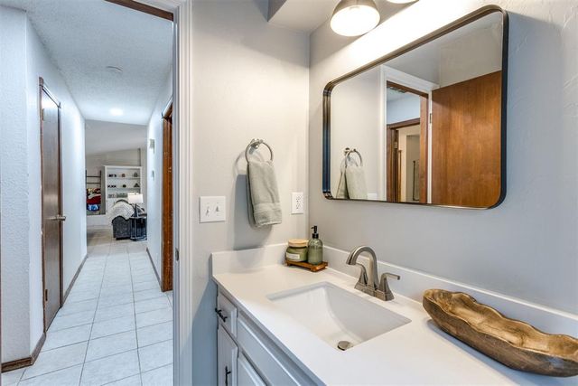 1011 Royal Lane, Yukon, OK 73099