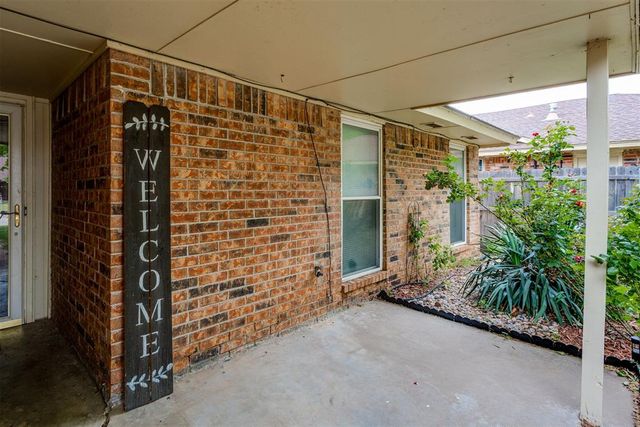 1011 Royal Lane, Yukon, OK 73099