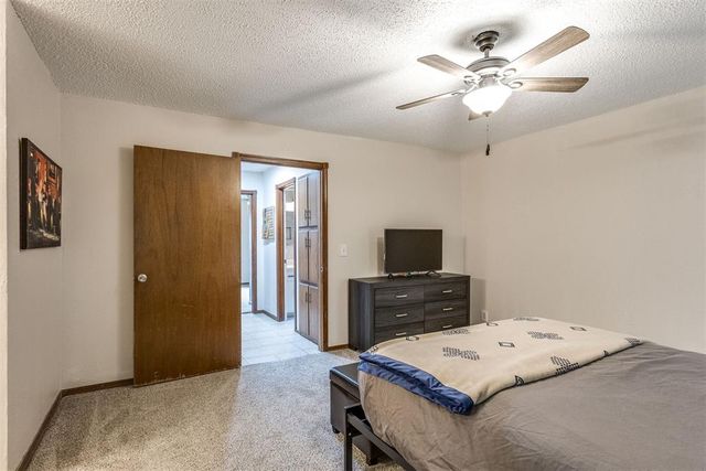 1011 Royal Lane, Yukon, OK 73099