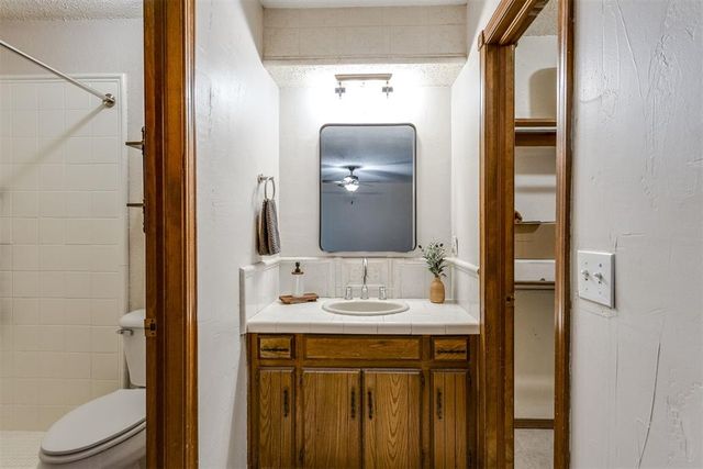 1011 Royal Lane, Yukon, OK 73099