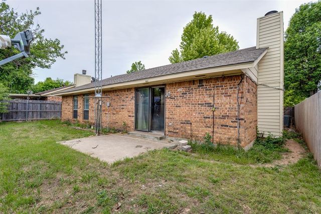 1011 Royal Lane, Yukon, OK 73099