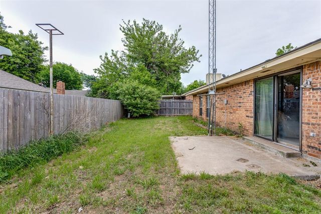 1011 Royal Lane, Yukon, OK 73099