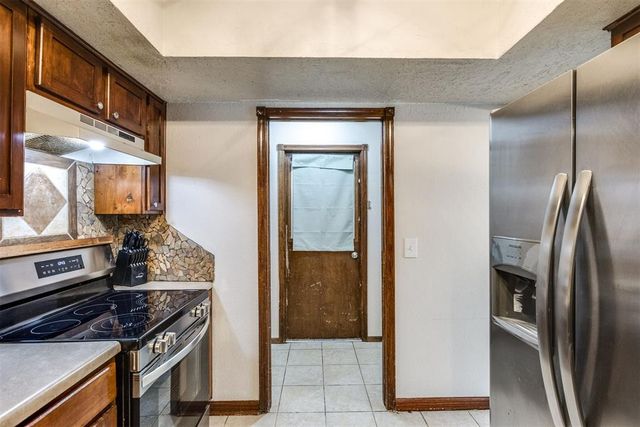 1011 Royal Lane, Yukon, OK 73099
