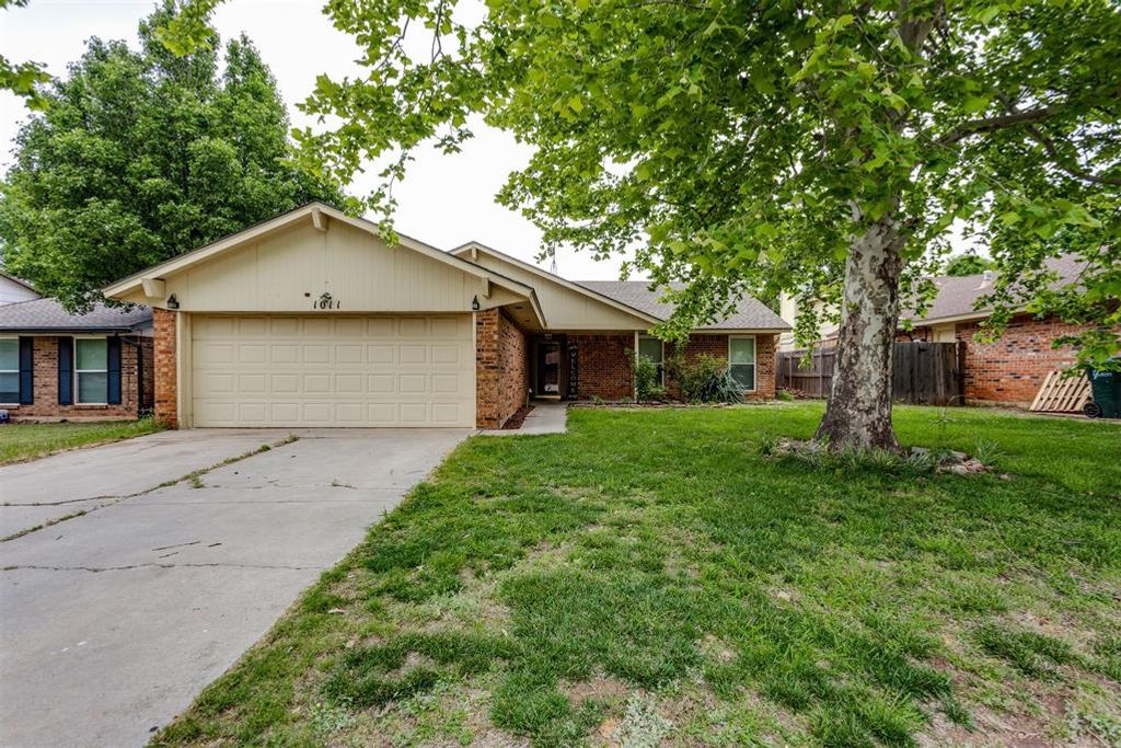 1011 Royal Lane, Yukon, OK 73099