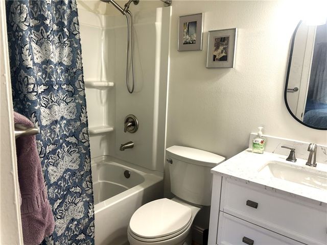 101 Spring Lake Drive 204, Vero Beach, FL 32962