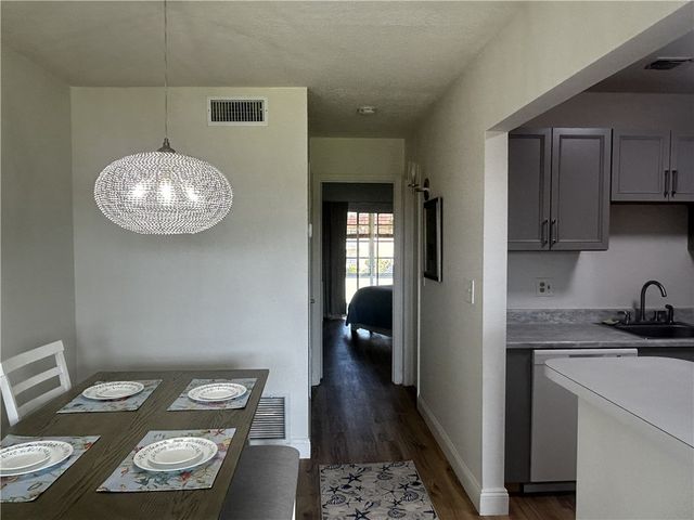 101 Spring Lake Drive 204, Vero Beach, FL 32962