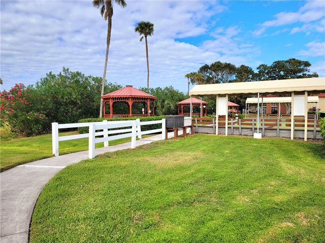 101 Spring Lake Drive 204, Vero Beach, FL 32962