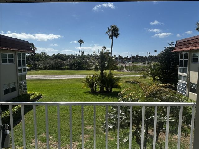 101 Spring Lake Drive 204, Vero Beach, FL 32962