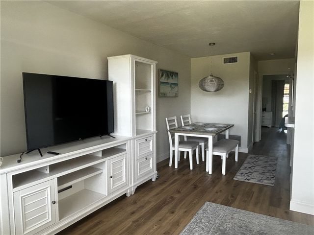 101 Spring Lake Drive 204, Vero Beach, FL 32962