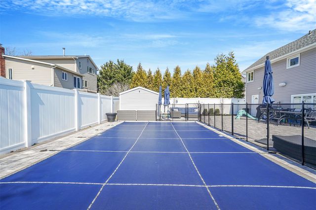 1721 James Street, Merrick, NY 11566