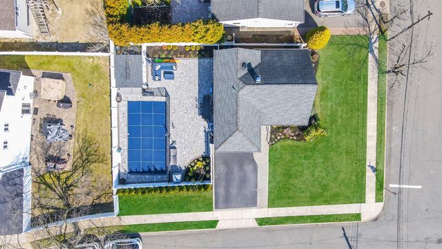 1721 James Street, Merrick, NY 11566